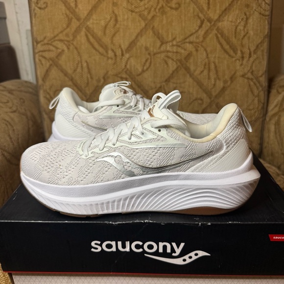 Saucony Echelon 9,‎ Running Shoe Womens, White/Gum Size 8 - Picture 3 of 8